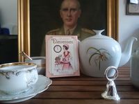 2093487 Elevenses