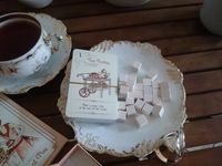 2093492 Elevenses