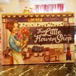 6706573 The Little Flower Shop