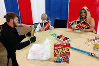 4374507 Giant UNO
